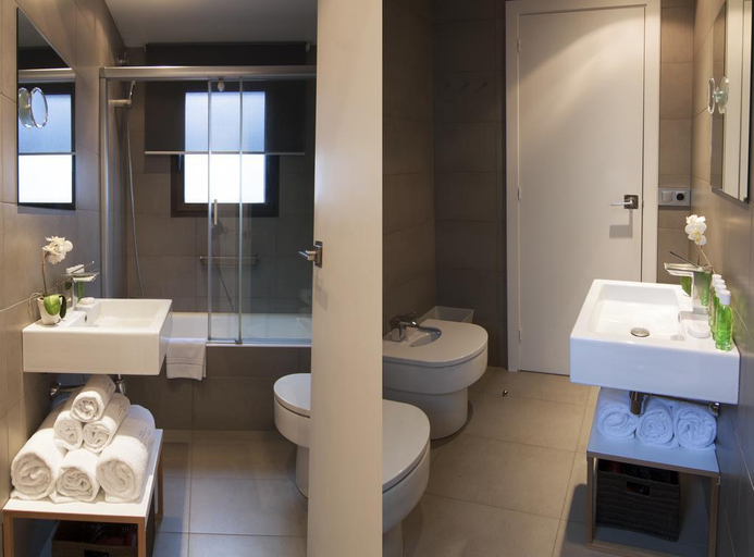 Bathroom 5, Apartments Sixtyfour, Barcelona