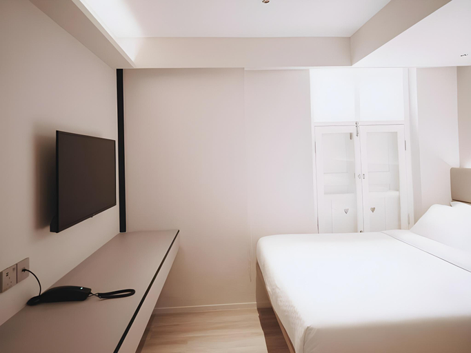 Bedroom 24