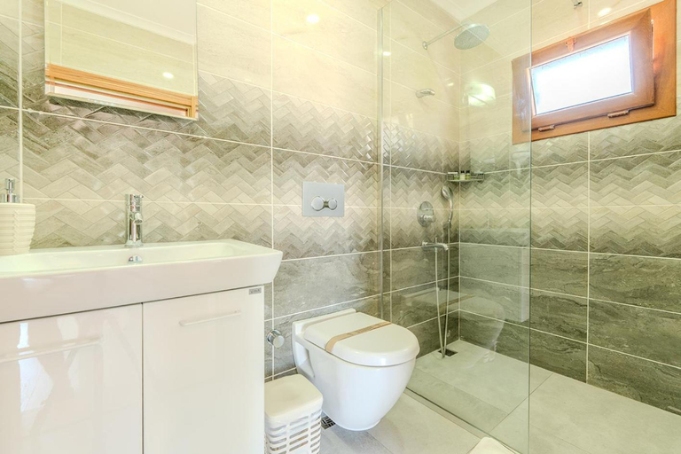 Bathroom 3, Rota Otel & Restaurant, Karaburun