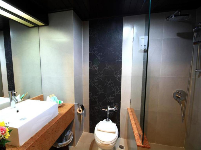 Bathroom 4