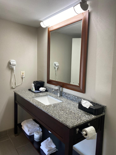 Bathroom 3, Cambridge Inn, Oklahoma
