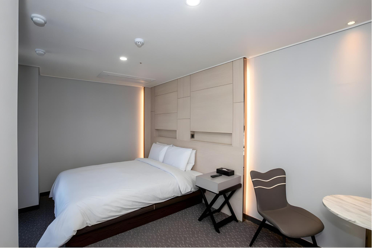 Bedroom 3, Griffin Bay Hotel