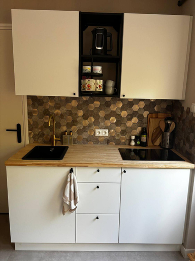 Others 5, Bed and Breakfast Heerenveen Centrum met Prive Sauna en Jacuzzi, Heerenveen