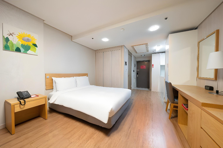 Bedroom 14