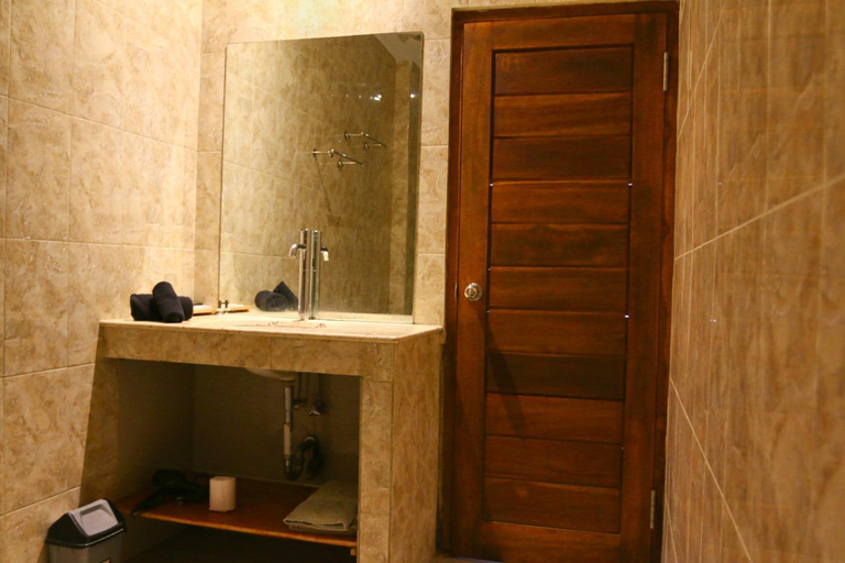 Bathroom 5, The Gong, Badung