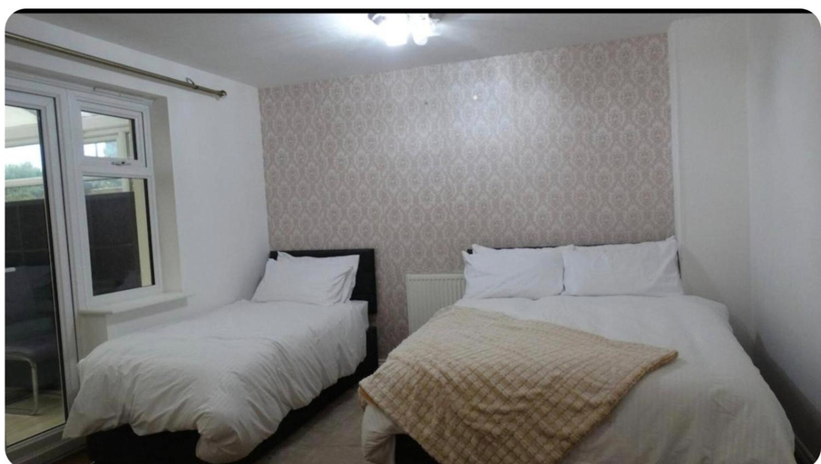Others 5, Kingdom Residence, Manchester