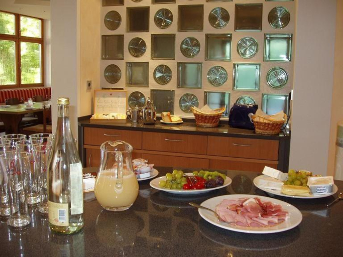 Food and beverages, Alb Rooms - Einfache, gepflegte Zimmer auf der Schwabischen Alb, Esslingen