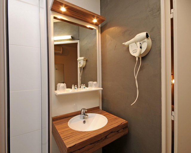 Bathroom 4, Hotel Lyon Croix Rousse Henon, Rhône