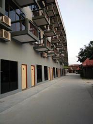 Exterior 1
