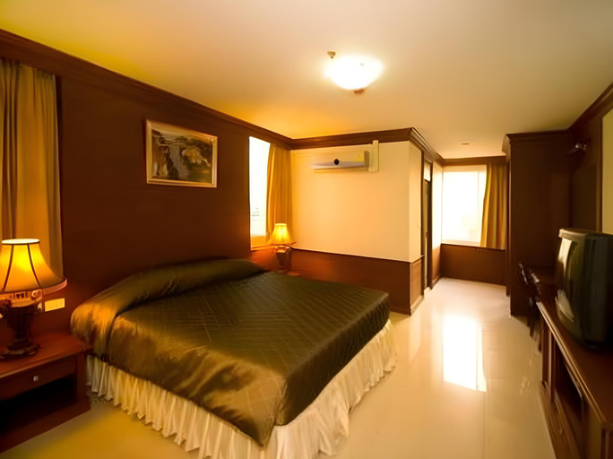 Bedroom 12