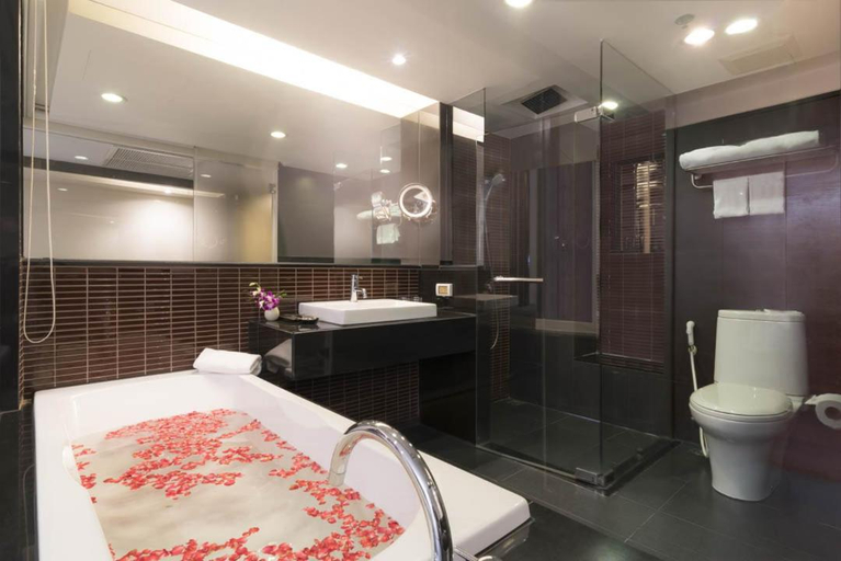 Bathroom 11