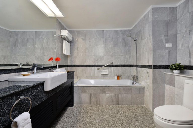Bathroom 7