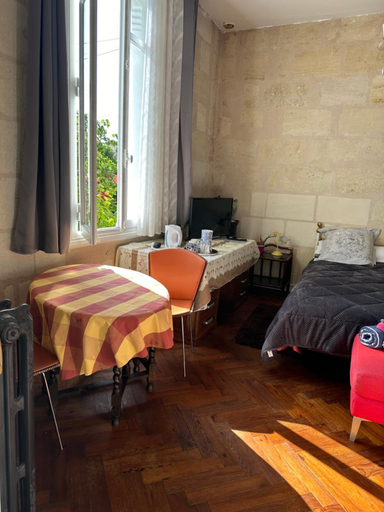 Others 2, violette, Gironde