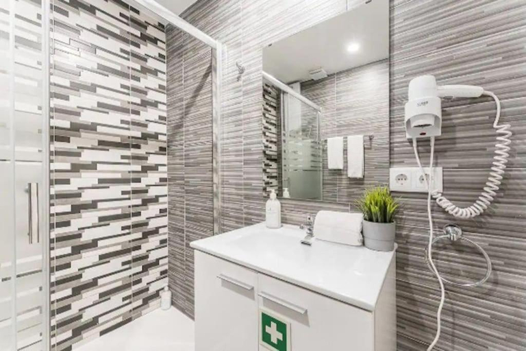 Bathroom 2, OPO - Fantastic studio with garden, Porto