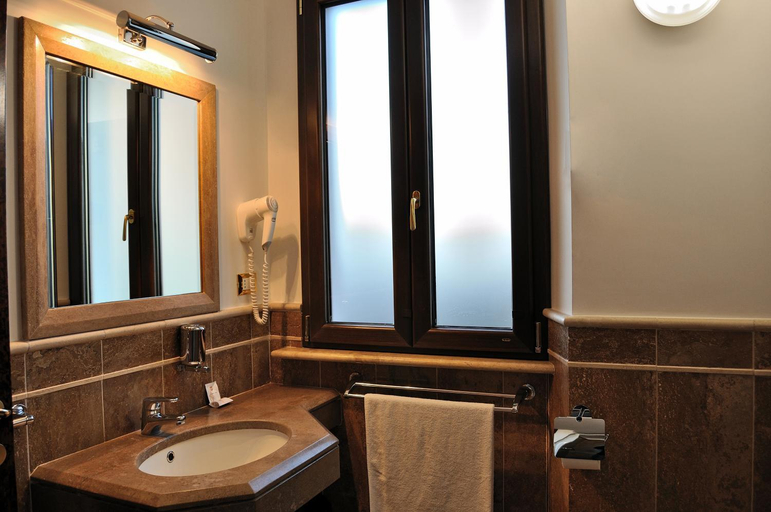 Bathroom 4, Al Casaletto Hotel, Roma