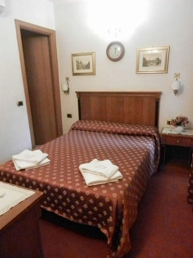 Bedroom 3, 59 Steps Trevi, Rome
