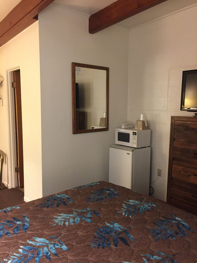 Bedroom 3, Lazy U Motel, Pennington