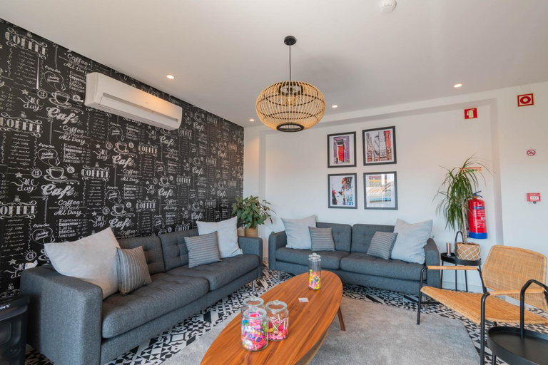 Others 4, 7Min to Uni Se-Velha - AC - Work Desk - 300MBs WiFi - Suite 1, Coimbra