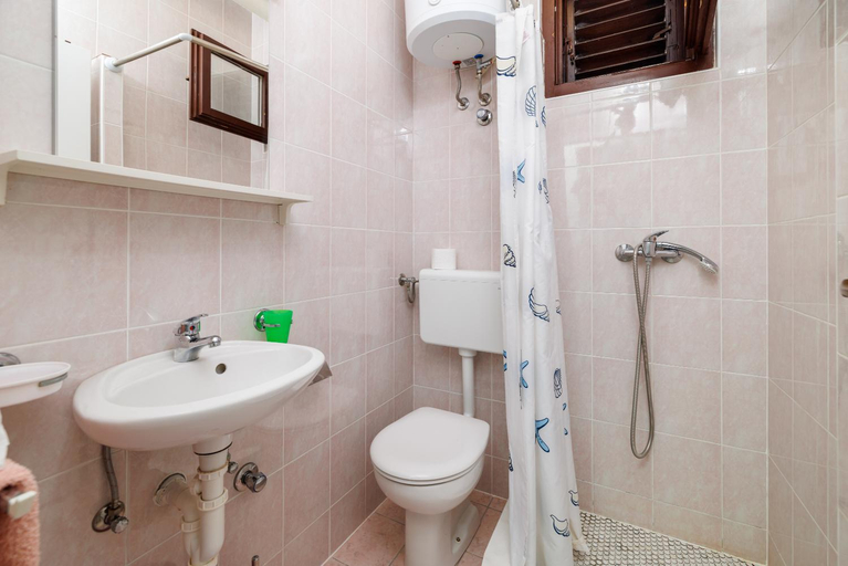 Bathroom 3, Apartman Antonic M, Crikvenica