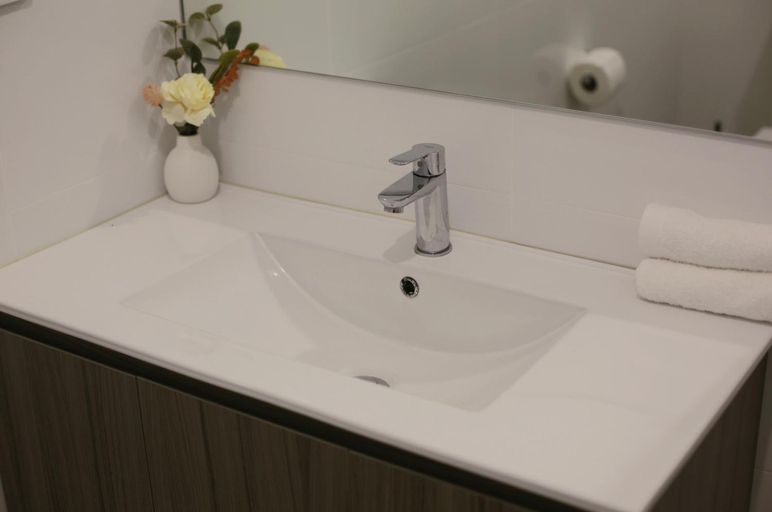 Bathroom 3, Cozy and comfortable, sunny three-storey building, Waitakere