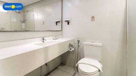 Bathroom 13