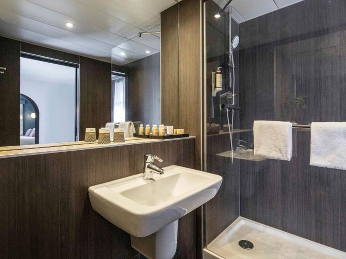 Bathroom 5, Mercure Versailles Chateau Hotel, Yvelines