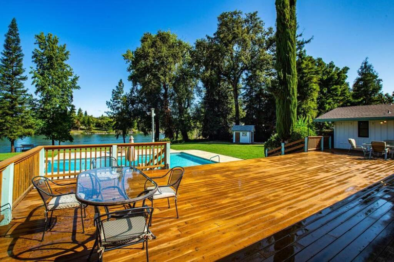 Sport & Beauty, Luxury Riverside Estate - 3BR Home or 1BR Cottage or BOTH - Sleeps 14 - Swim, fish, relax, refresh, Shasta
