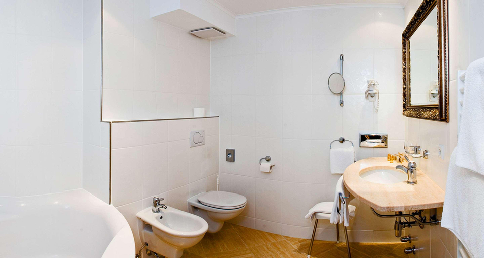 Bathroom 4, Hotel Goldener Adler, BW Signature Collection, Innsbruck