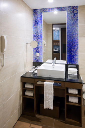 Bathroom 10