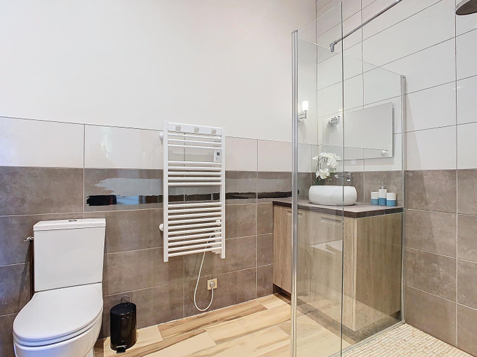 Bathroom 2, Villa Bagatelle, Isère