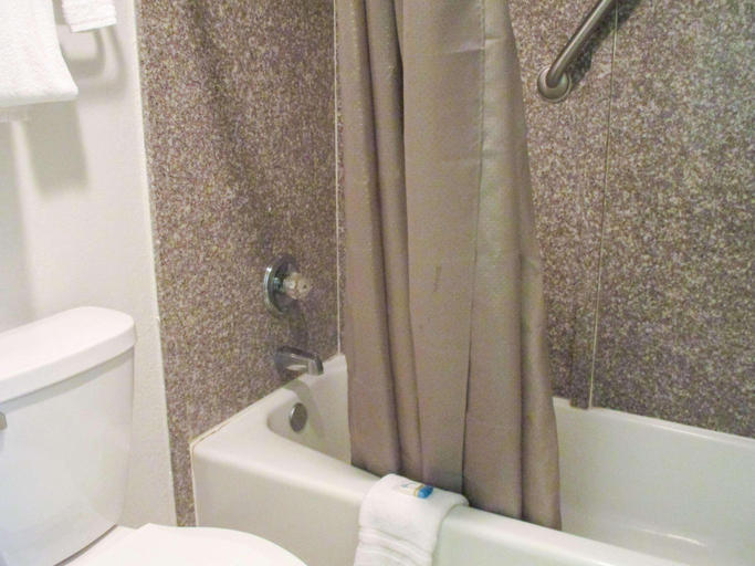 Bathroom, Studio 6-Luling LA, Saint Charles