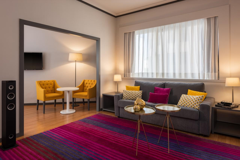 Bedroom 2, Hotel Madrid Plaza de España Affiliated by Meliá, Madrid