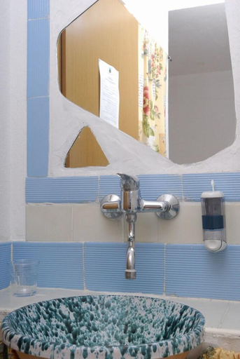 Bathroom 3, Villa Saracina, Messina