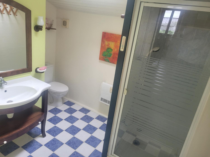 Bathroom, Pey sud, Tarn-et-Garonne