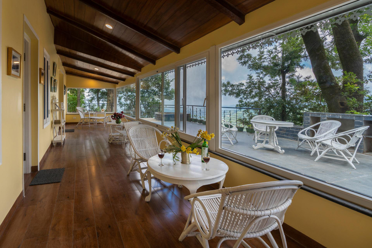 Others 3, StayVista at Springfield with Scenic Lawn, Solan