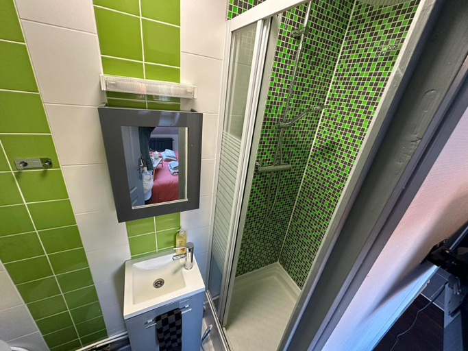 Shower 5, LeRelaisdOdile - Apparts Conforts - LILLE, Nord
