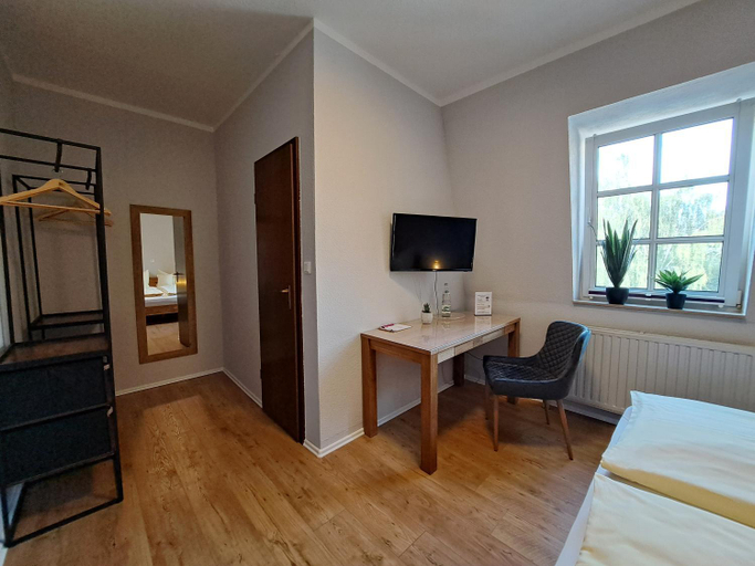 Bedroom 2, Hotel zum Hirsch, Altenburger Land