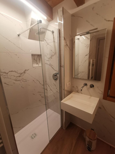 Others 4, B&B Passo del Cerreto, Massa Carrara