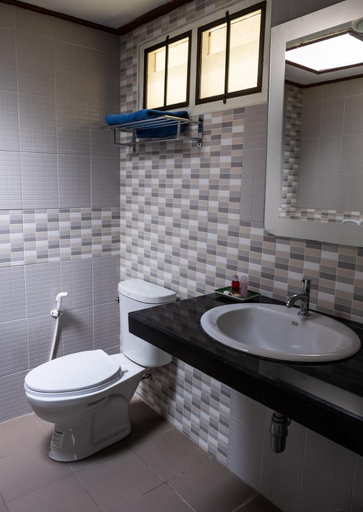 Bathroom 4, Pansand Resort, Palian