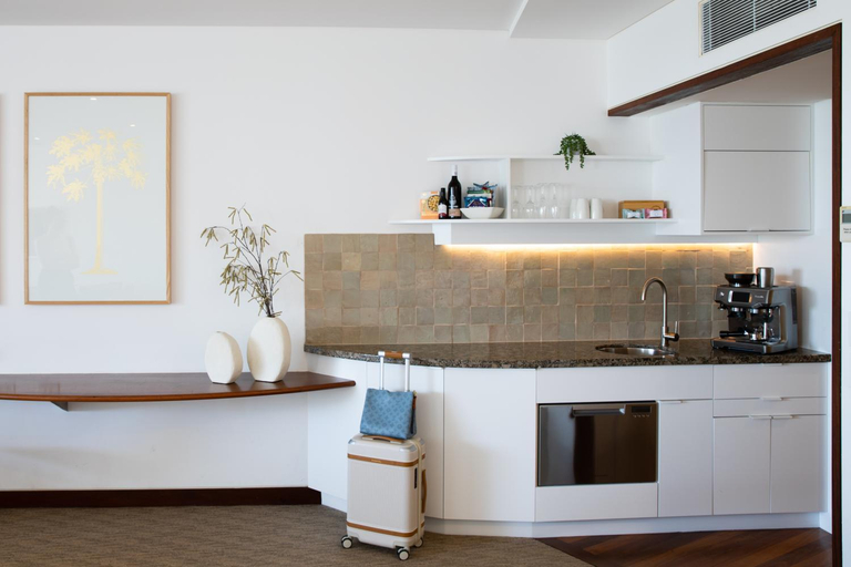 Others 4, Beach Suites, Byron