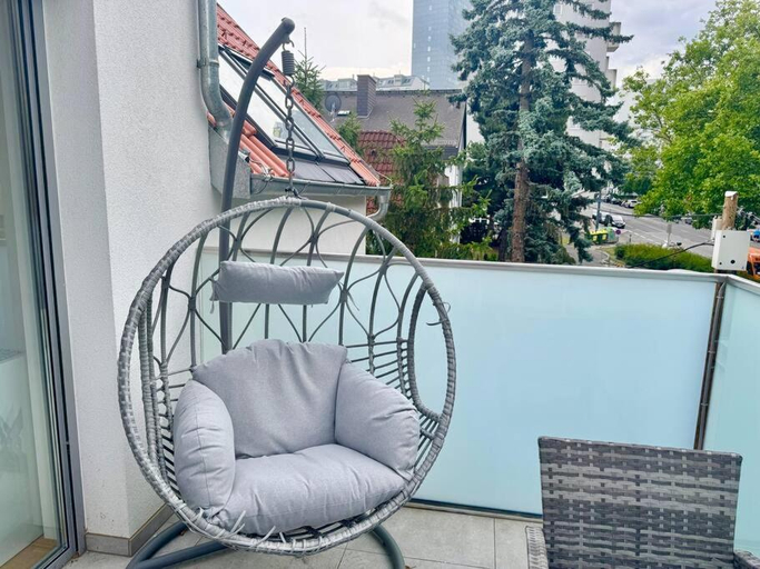 Facilities 2, Rooftop Apartment with Balcony & Free Parking, Wien