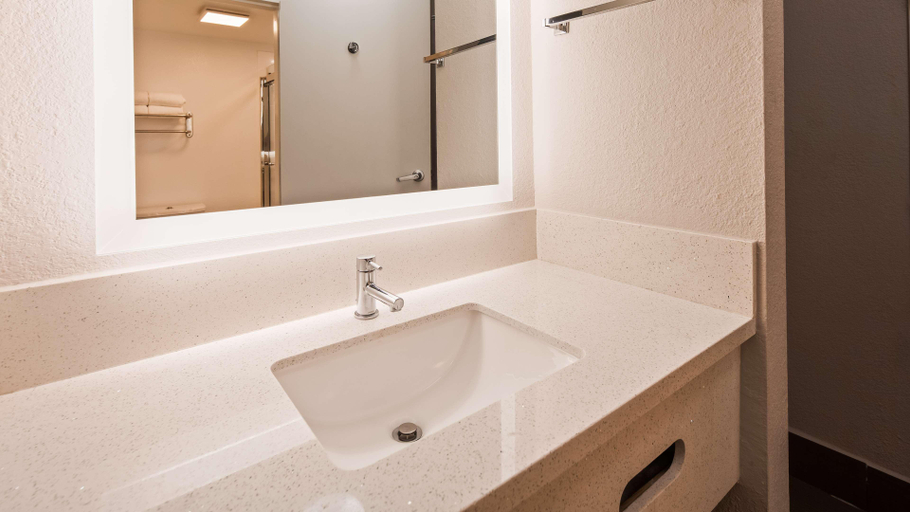 Bathroom 4, Best Western Galt Inn, Sacramento