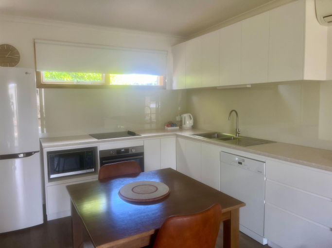Others 4, Gowings of Mallacoota, E. Gippsland - Orbost