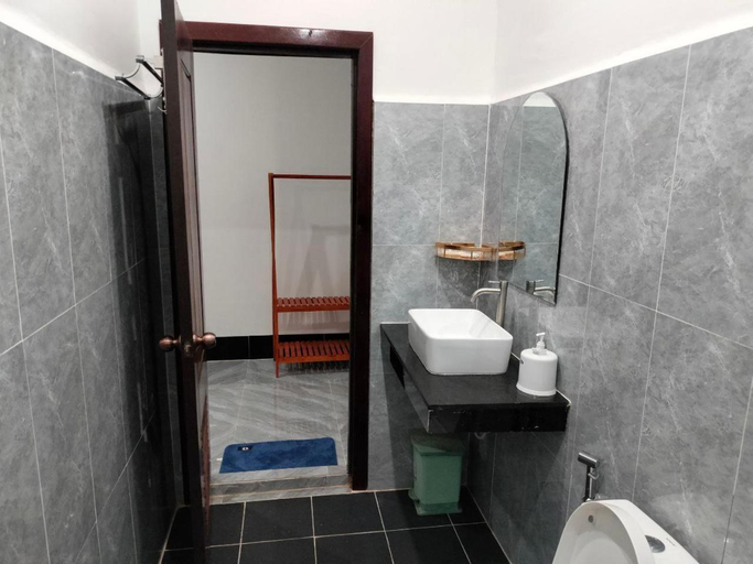 Bathroom 3, Davyta House, Siem Reap