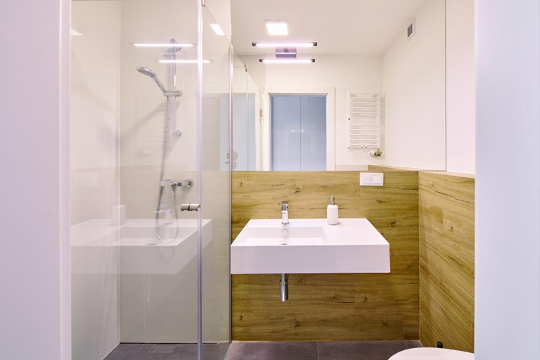 Bathroom 5, RABKA ZDROJ Cegielski - pokoje wyremontowane, Nowy Targ