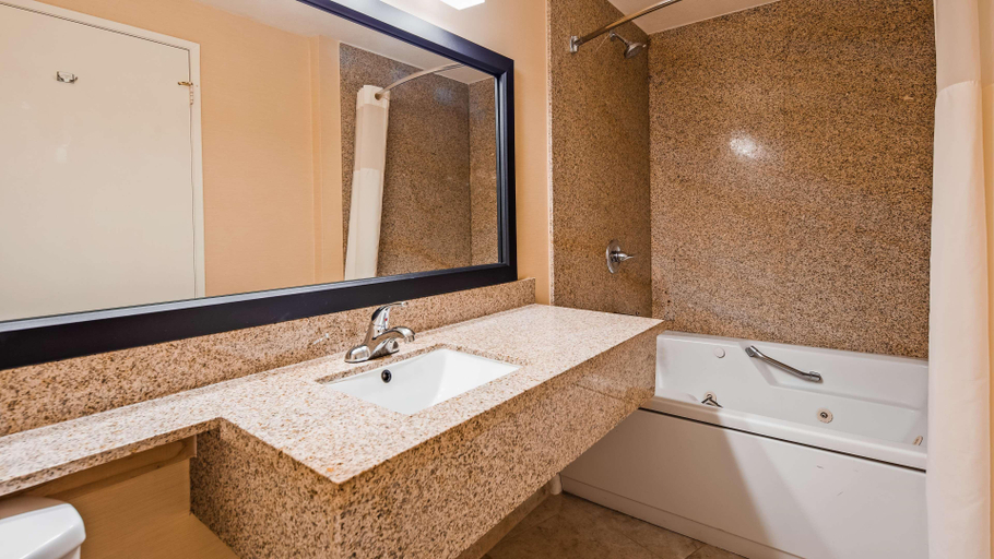 Bathroom 4, Best Western Date Tree Hotel, Riverside