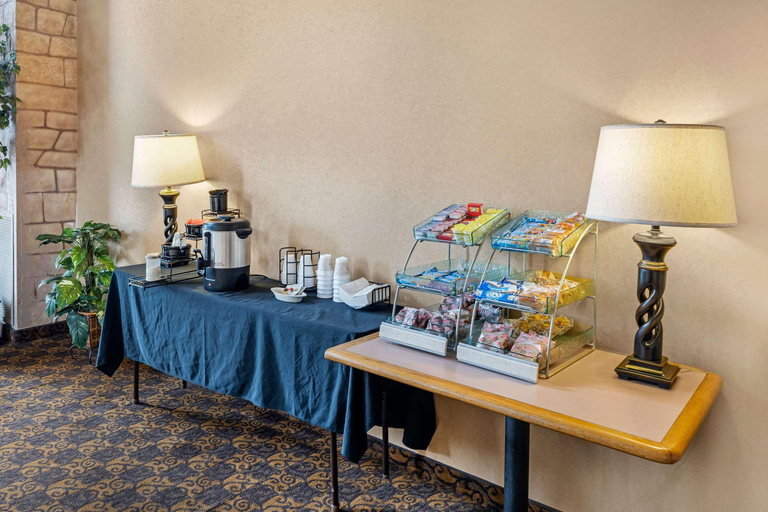 Food & Drinks, Rodeway Inn Hutchinson Area, Reno