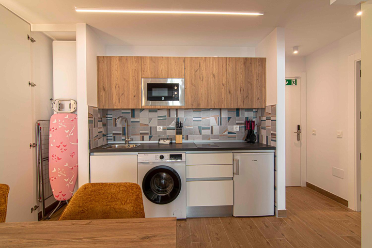 Others 4, Apartamentos 1 Abril, Málaga