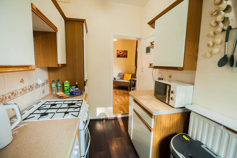 Others 3, Comfy Kingston central Garden House & Free Parking, London