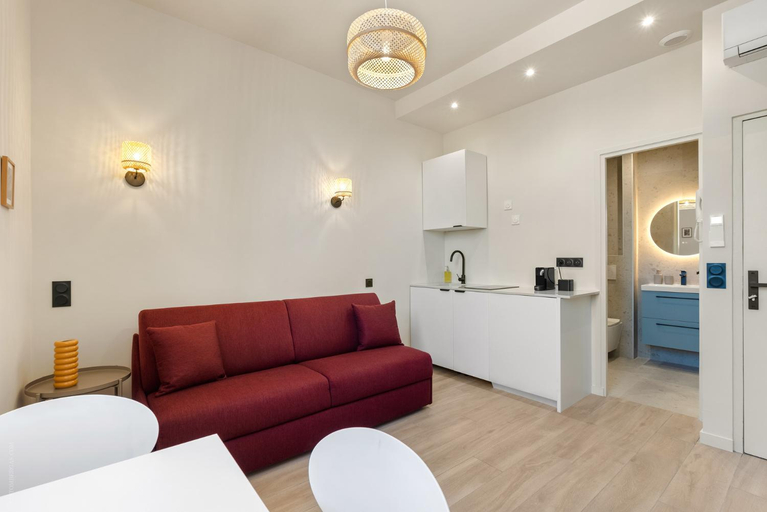 Others 4, Residence Place Massena, Alpes-Maritimes